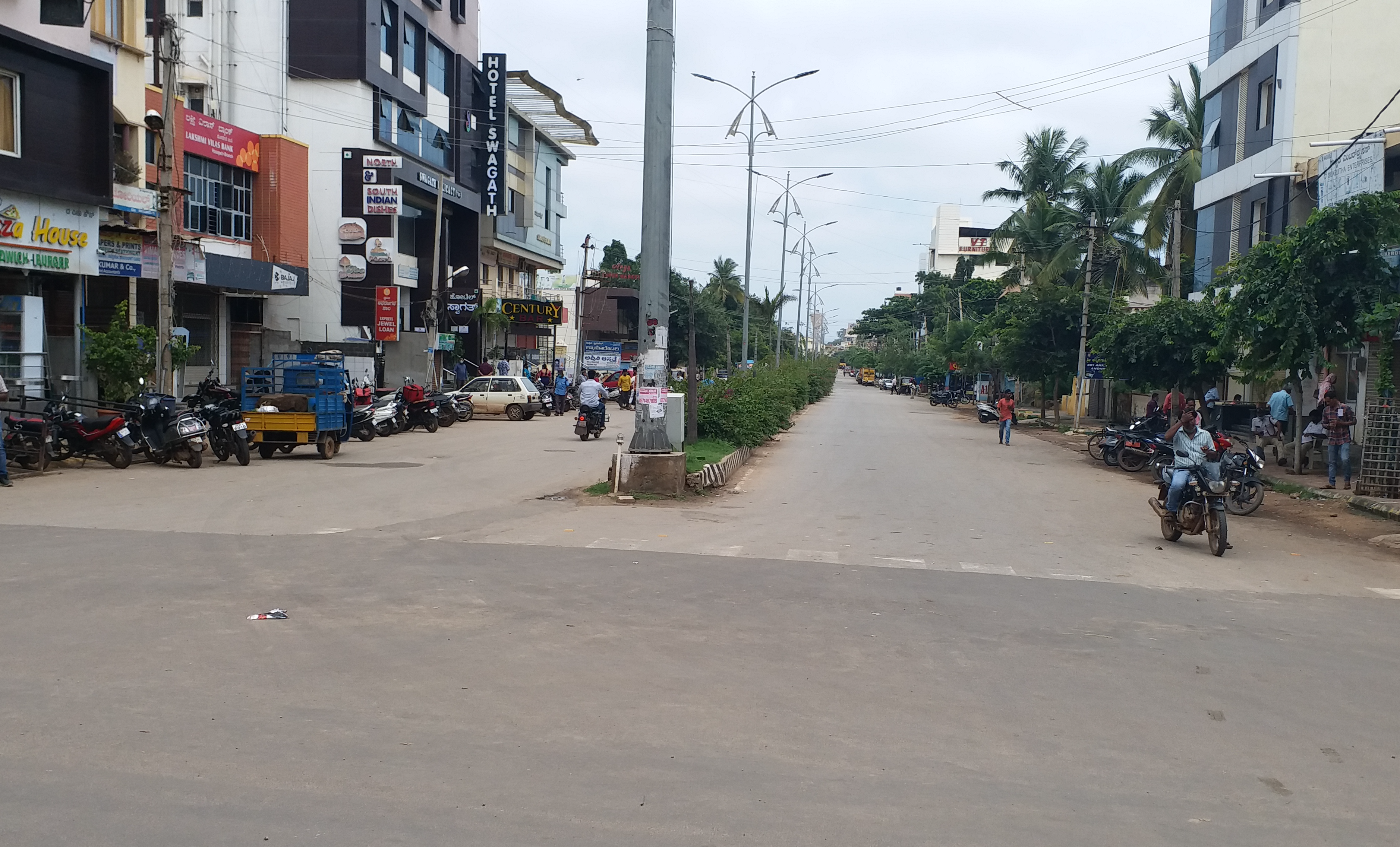 Karnataka bandh, Karnataka banda by famrers, Karnataka banda by famrers against farm bill, Karnataka bandh 2020, Karnataka bandh 2020 news, Karnataka bandh 2020 live update, ಕರ್ನಾಟಕ ಬಂದ್​, ರೈತರಿಂದ ಕರ್ನಾಟಕ ಬಂದ್​, ಕೃಷಿ ಮಸೂದೆ ವಿರುದ್ಧ ರೈತರಿಂದ ಕರ್ನಾಟಕ ಬಂದ್​, ಕರ್ನಾಟಕ ಬಂದ್​ ಸುದ್ದಿ, ಕರ್ನಾಟಕ ಬಂದ್​ 2020 ಸುದ್ದಿ, ಕರ್ನಾಟಕ ಬಂದ್​ 2020 ಲೈವ್​ ಅಪ್​ಡೇಟ್​,