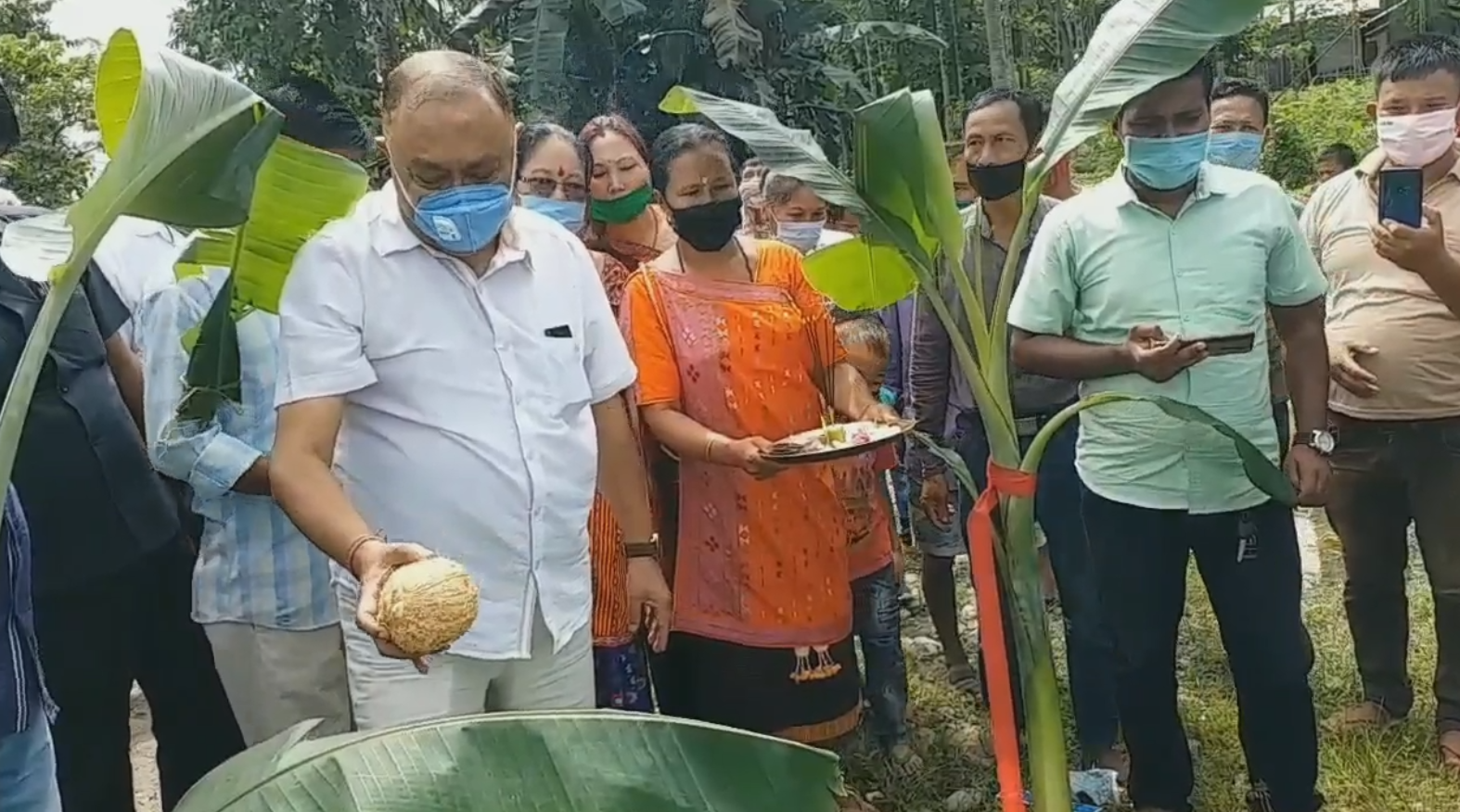 বিহালীত মন্ত্ৰী ৰঞ্জিত দত্তৰ পথ আৰু দলঙৰ আধাৰশিলা স্থাপন