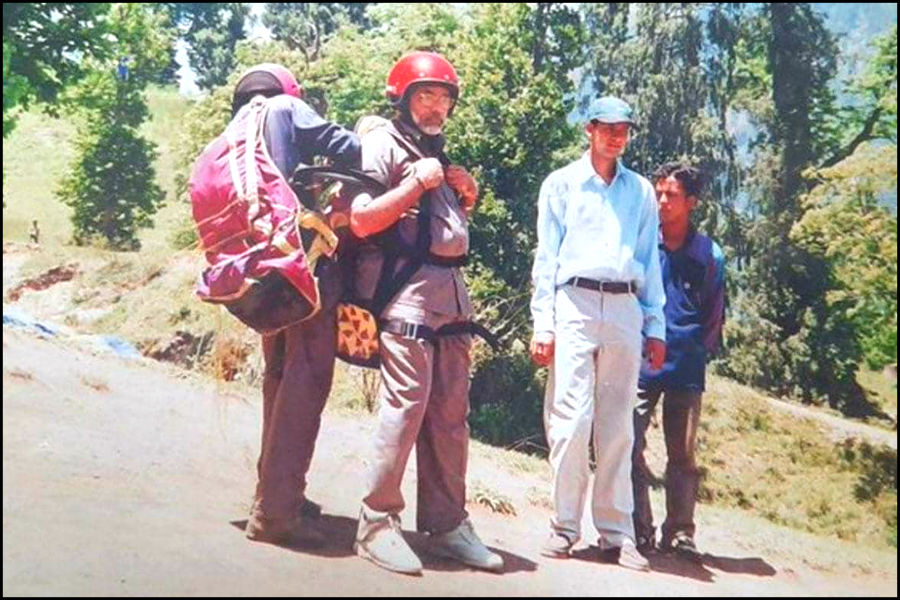 pm Modi did paragliding in manali