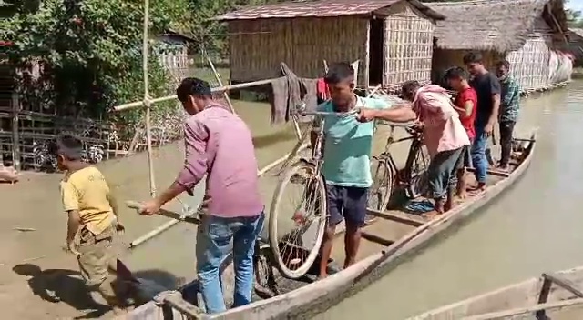 বছৰটোৰ ৮ মাহেই পানীত বুৰ গৈ আছে আমগুৰি অঞ্চল