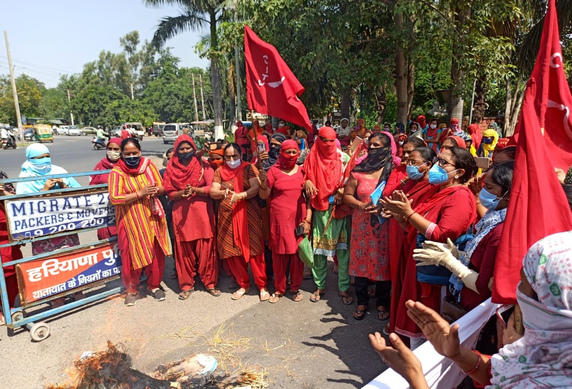 trade union protest against hathras gang rape and burnt effigy of Yogi Adityanath in faridabad