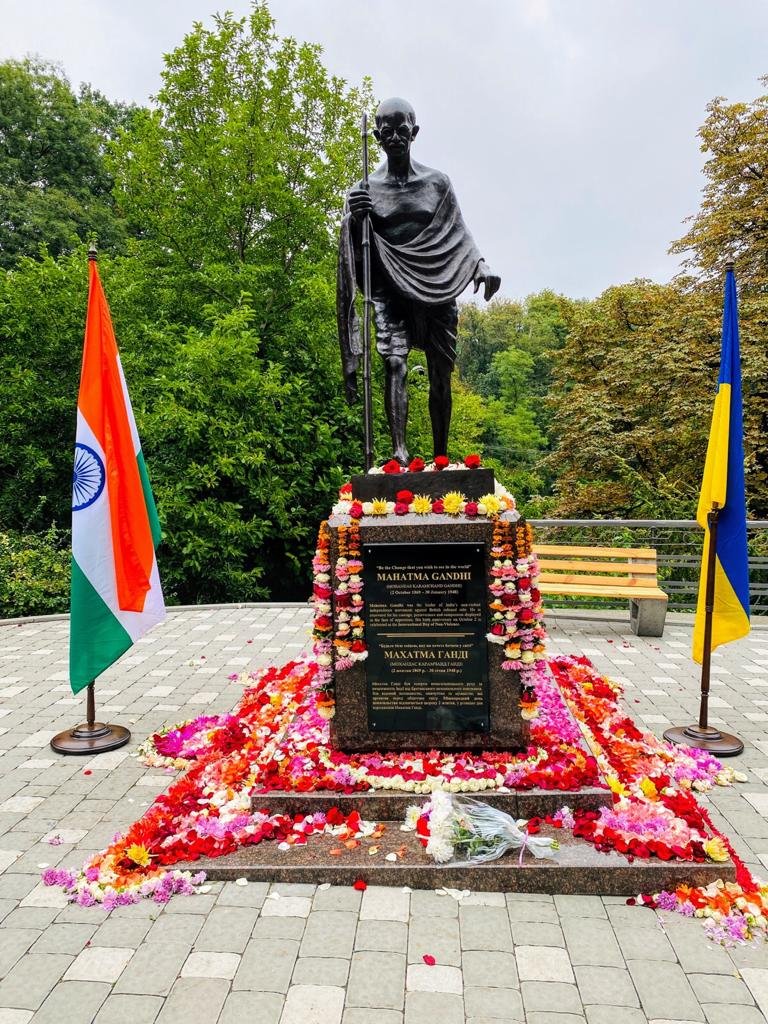 Bronze statue of Mahatma Gandhi inaugurated in Ukraine