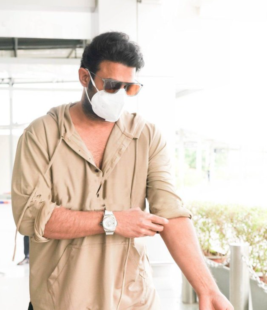 prabhas in hyd airport