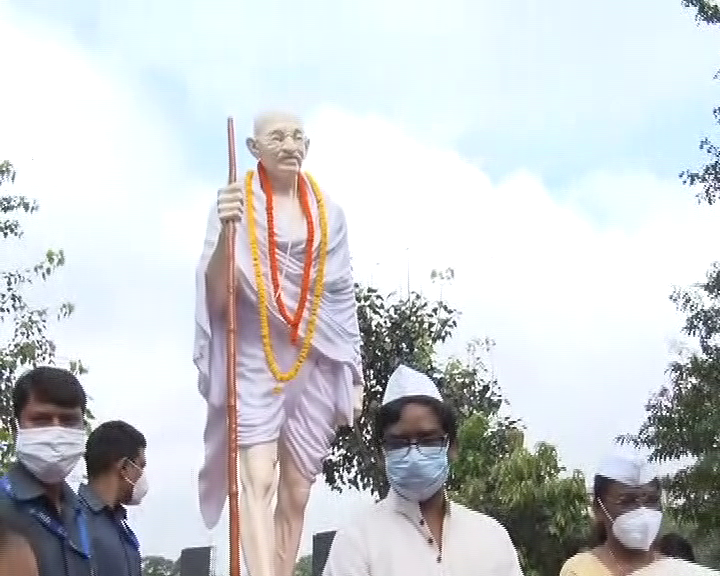 Draupadi Murmu and CM Hemant Soren paid tribute to mahatma Gandhi