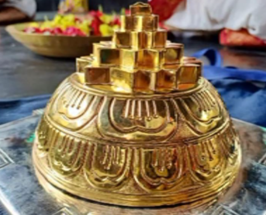 gold arnoument to kameswari temple