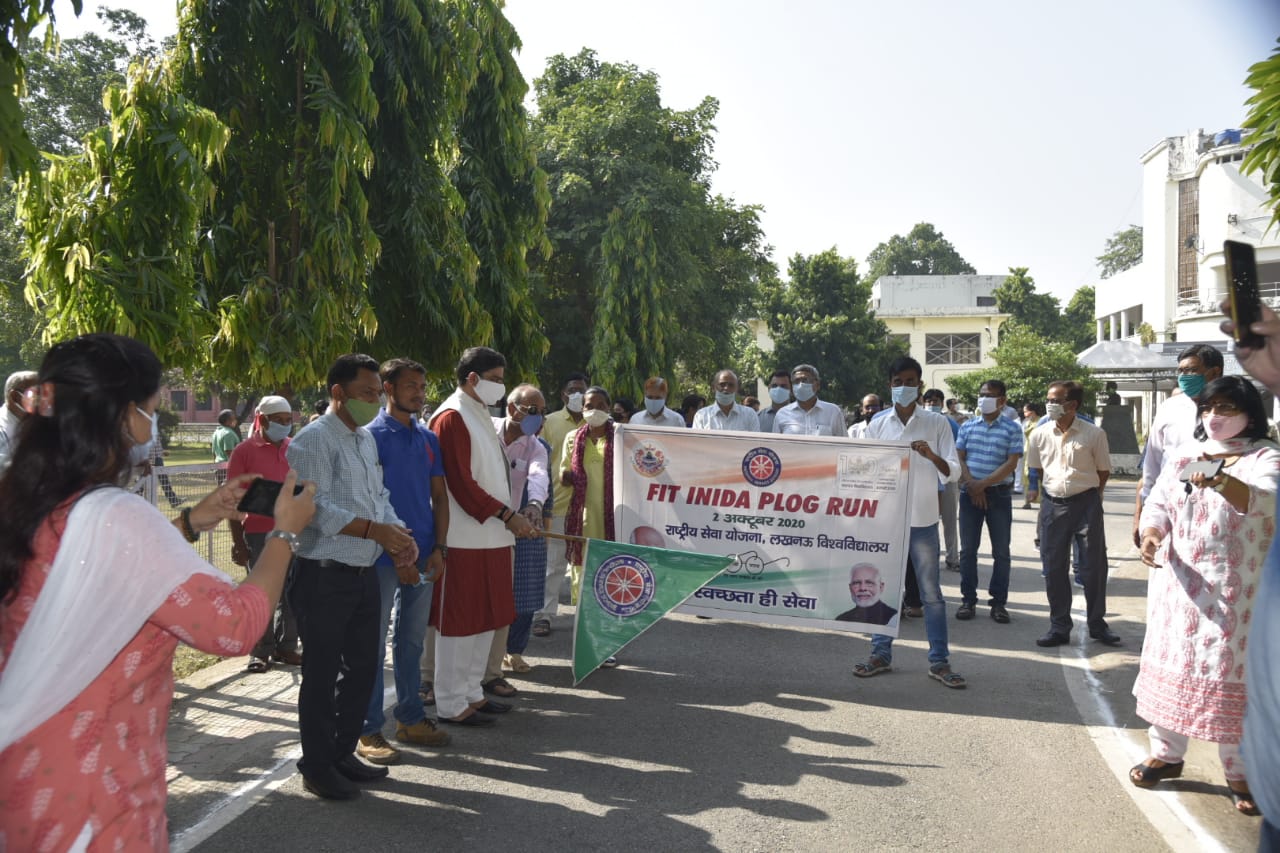 leaders paid tribute to mahatma gandhi in uttar pradesh