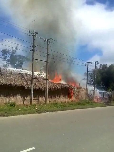 লিডুত দাউ দাউকৈ জ্বলিছে ৫ টাকৈ ঘৰ