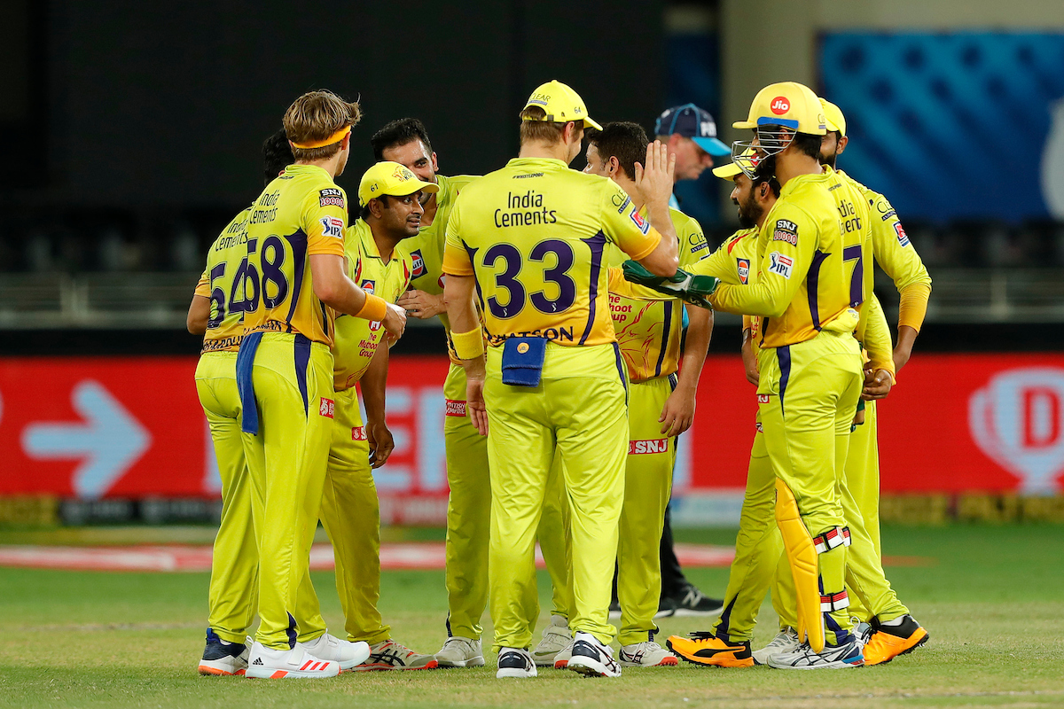 CSK players celebrate as Piyush Chawla takes the wicket of David Warner.