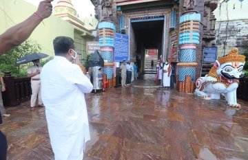 member of  Puri Youth congress protest over union minister Dharmendra pradhan