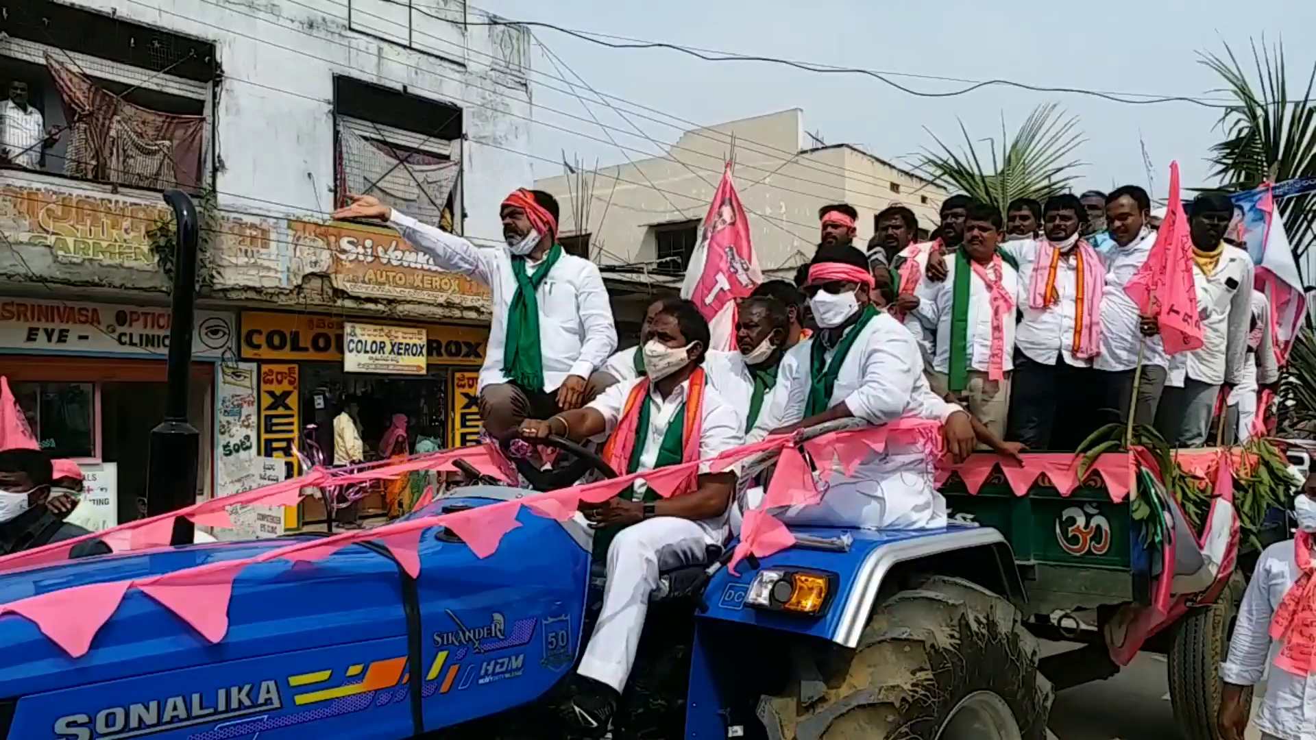 minister srinivas goud started tractor rally at makthal in narayanpet