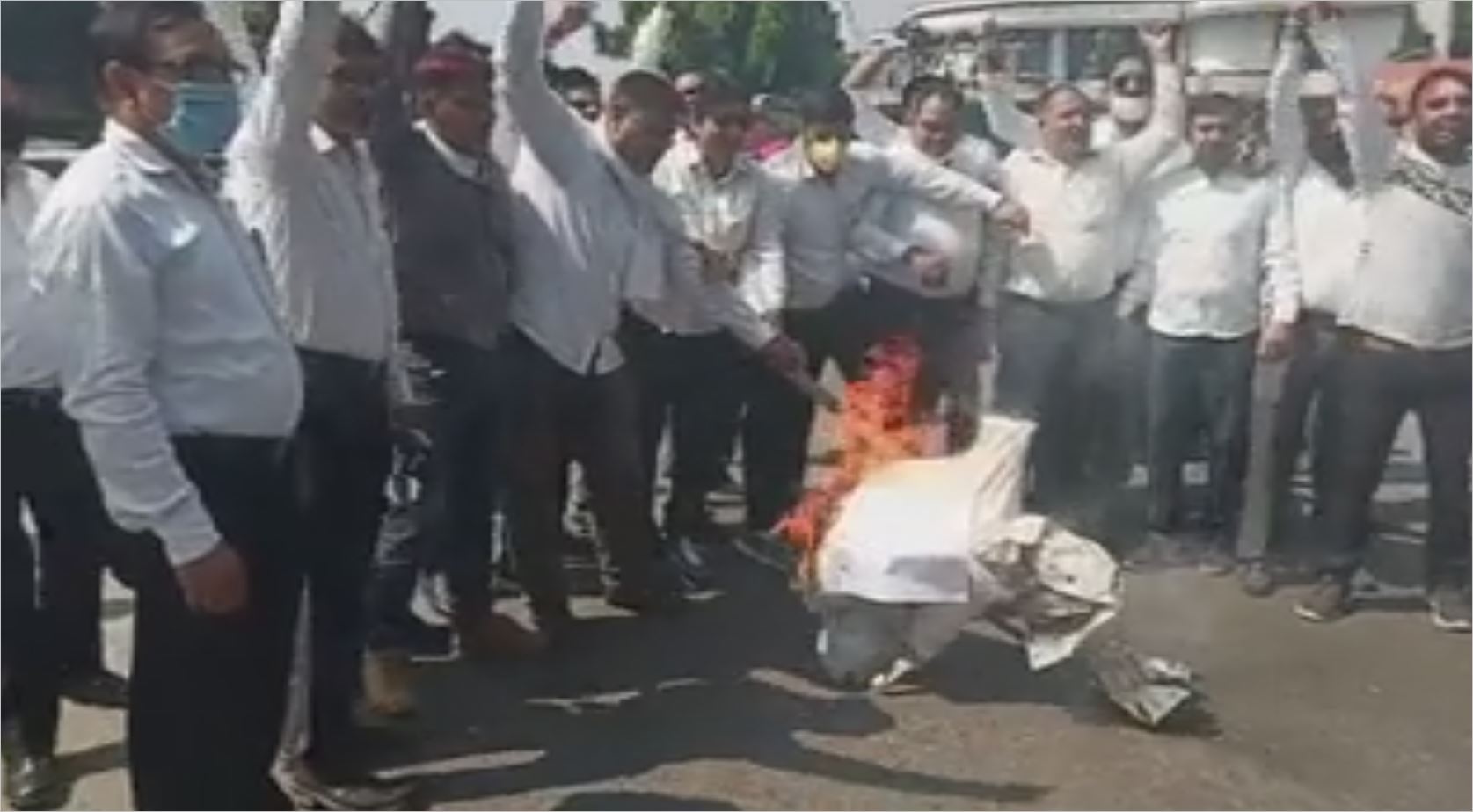 protest against lathi charge on jayant chaudhary in bijnor uttar pradesh