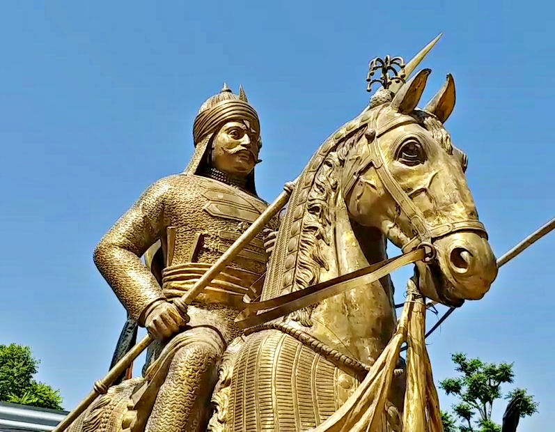 गुजरात में आणद जिला  महाराणा प्रताप की जीवनी  हल्दी घाटी का युद्ध  jaipur news  rajasthan news  Statue of Maharana Pratap  Craftsman Mahavir Bharti  Anand district in Gujarat  Biography of Maharana Pratap  haldi ghati war