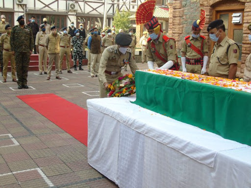 Wreath laying ceremony of JK cop Altaf Hussain held