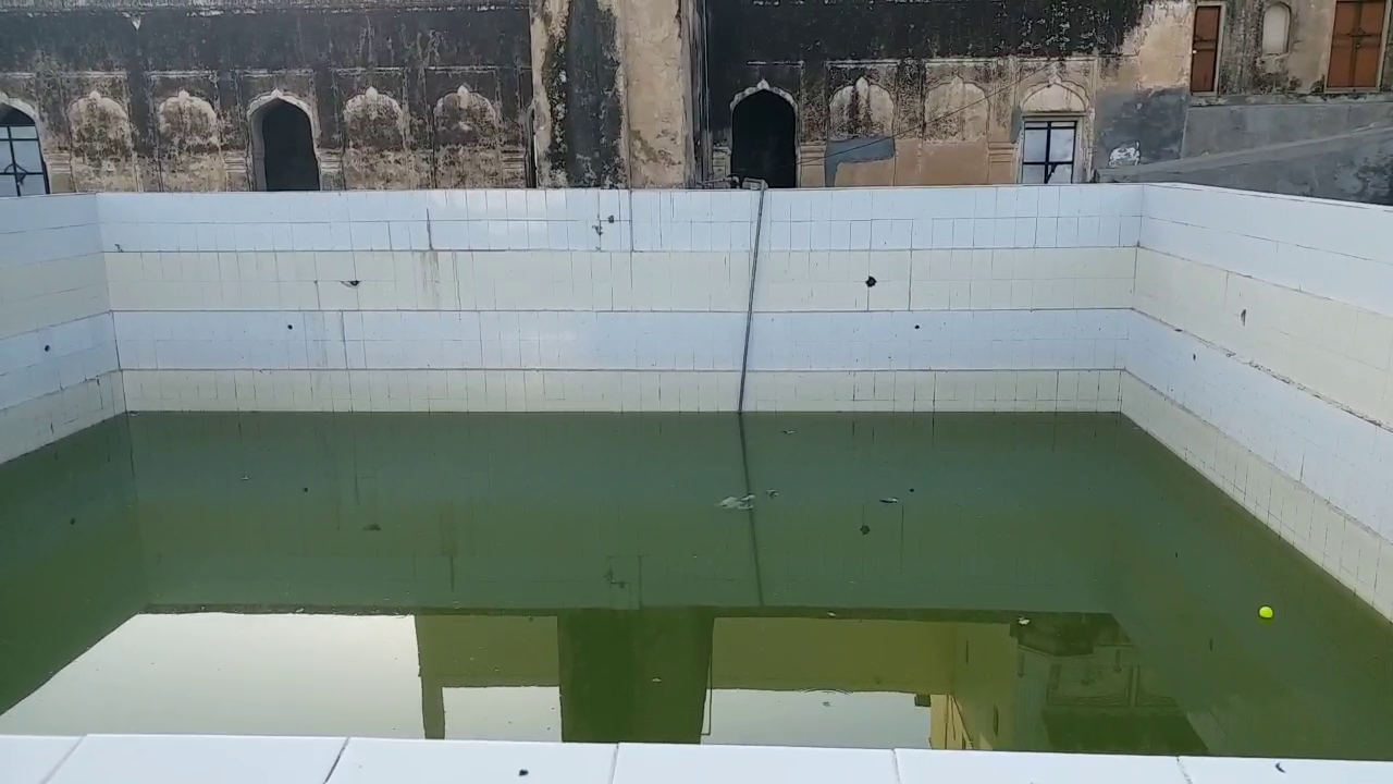 Four pools are built in the dargah