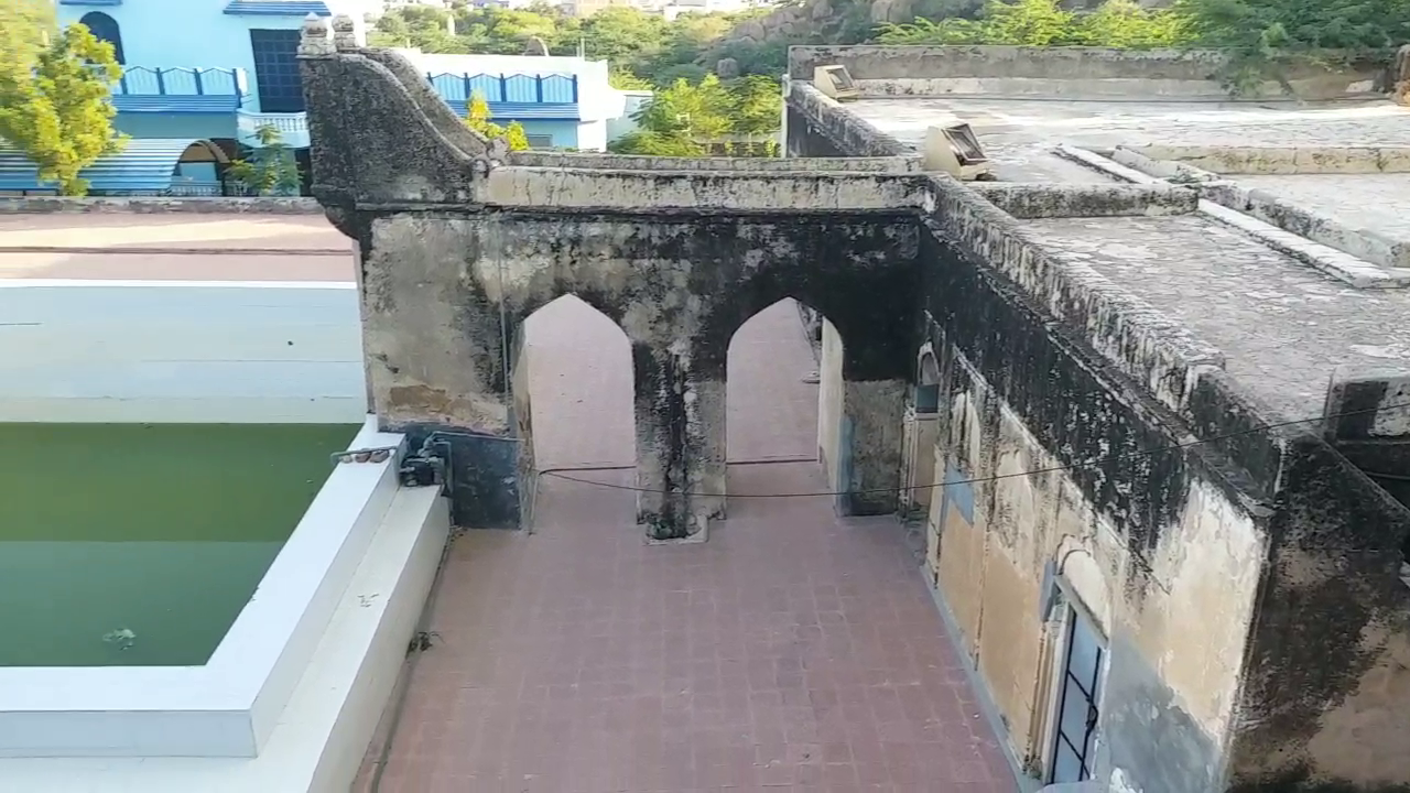 Water accumulates in the tank through the roofs