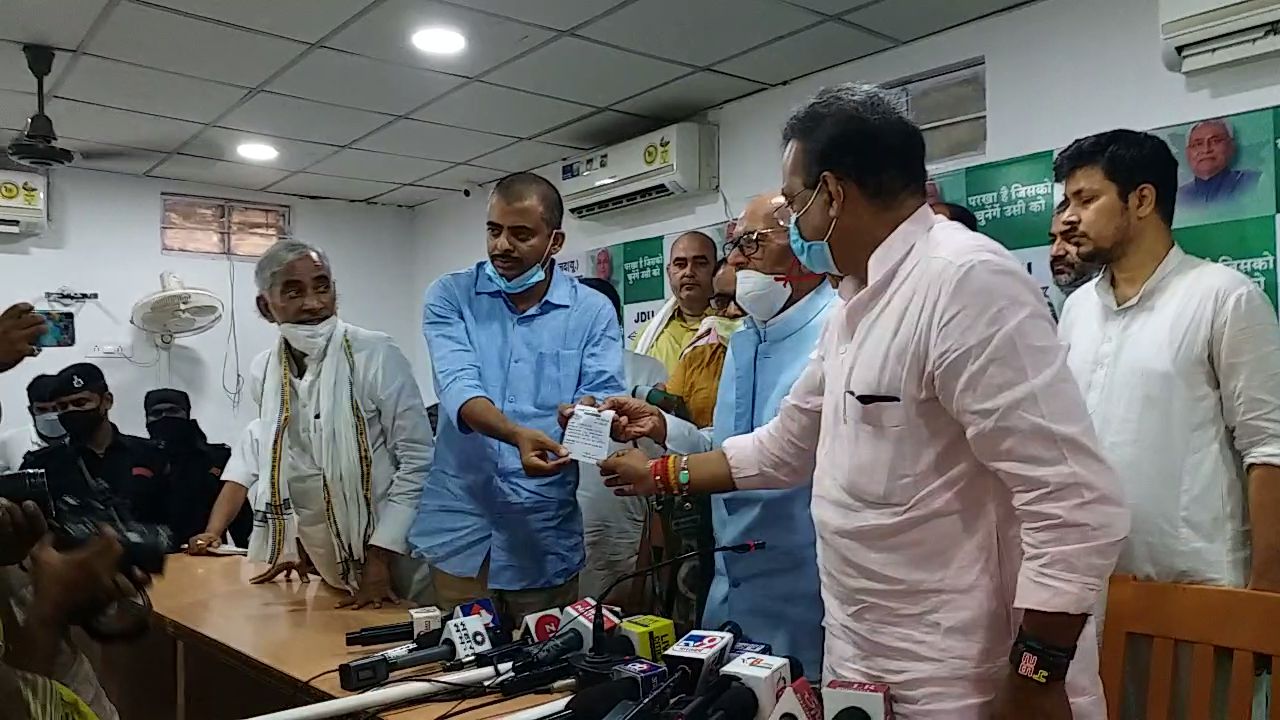 raghuvansh prasad singh son satya prakash joins JDU