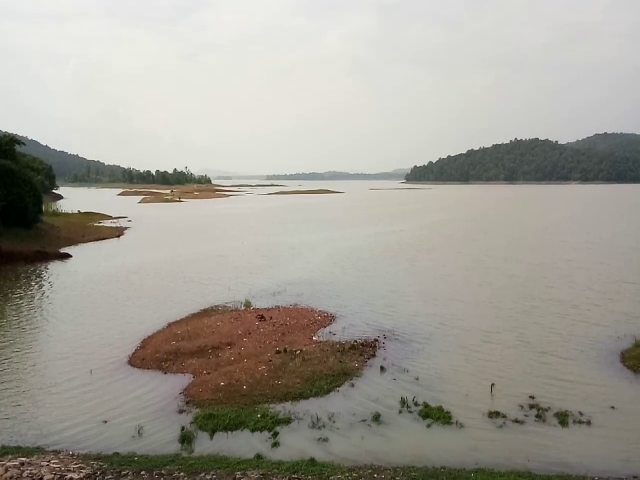 Damage to crops due to water of paralcot reservoir