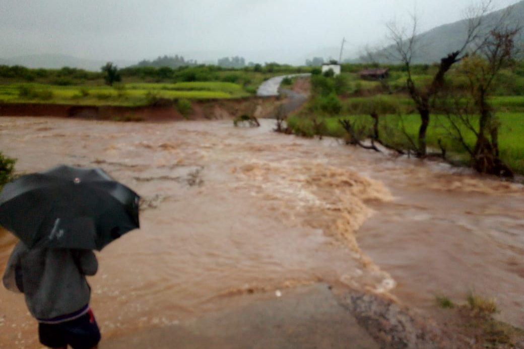 Submerged road to flood excavation