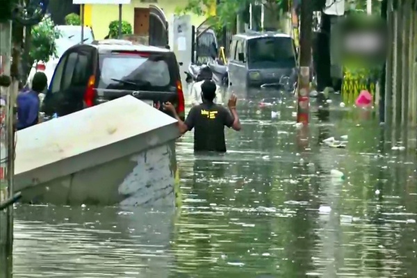 severe waterlogging in Mayuri Nagar area of Hyderabad