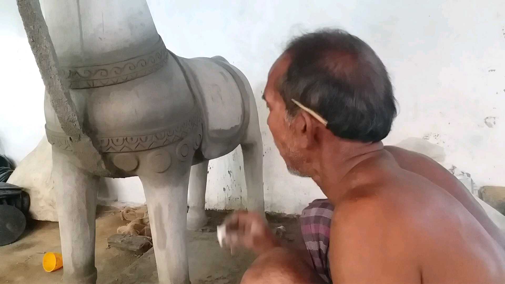 Idol sculptor