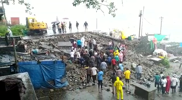 pandharpur-wall-collapese-incident-in-maharashtra