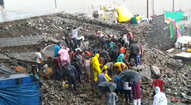 pandharpur-wall-collapese-incident-in-maharashtra