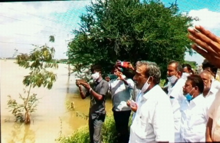 stormy rain in yadgir, mla venkat reddy visited the affected areas in yadgir karnataka