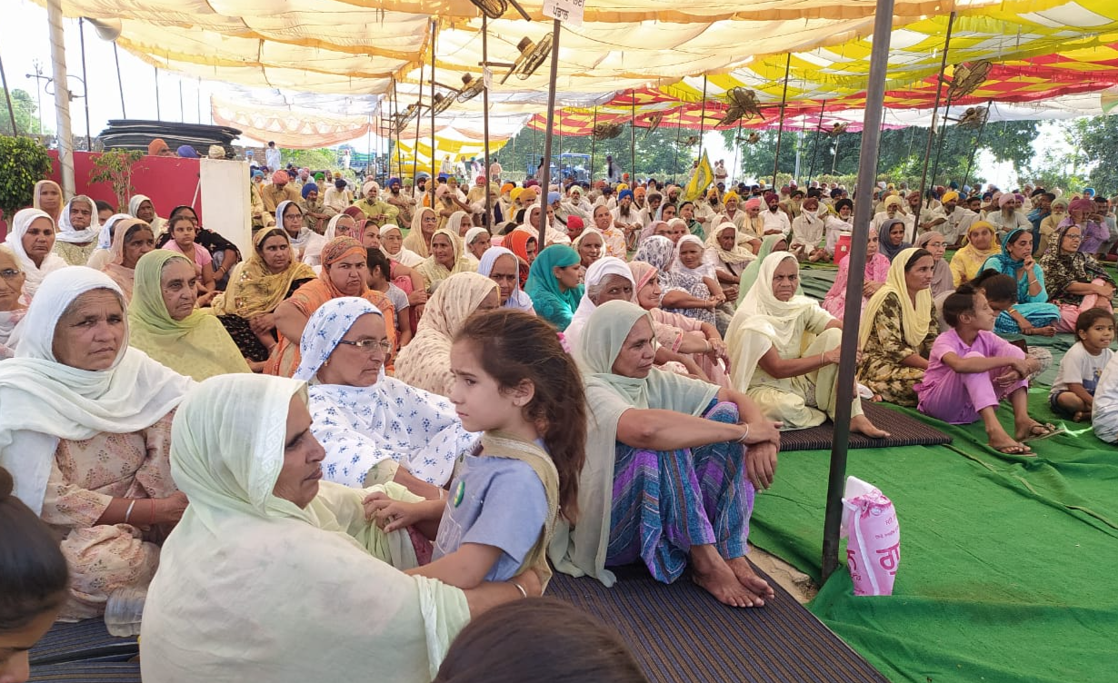 Ongoing train stop agitation in Barnala Against agricultural laws