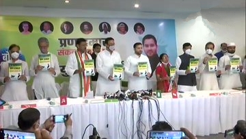 tejashwi-yadav-releases-mahagathbandhans-manifesto-says-trump-will-not-come-to-accord-special-status-to-bihar