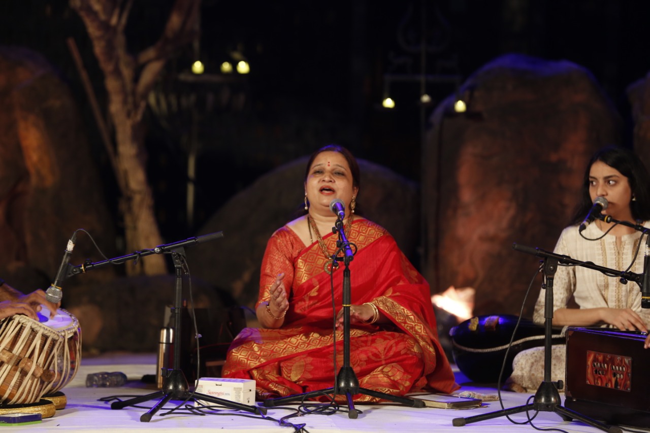 Presentation of upashaastreey gaayan and Kathak dance in tribal museum