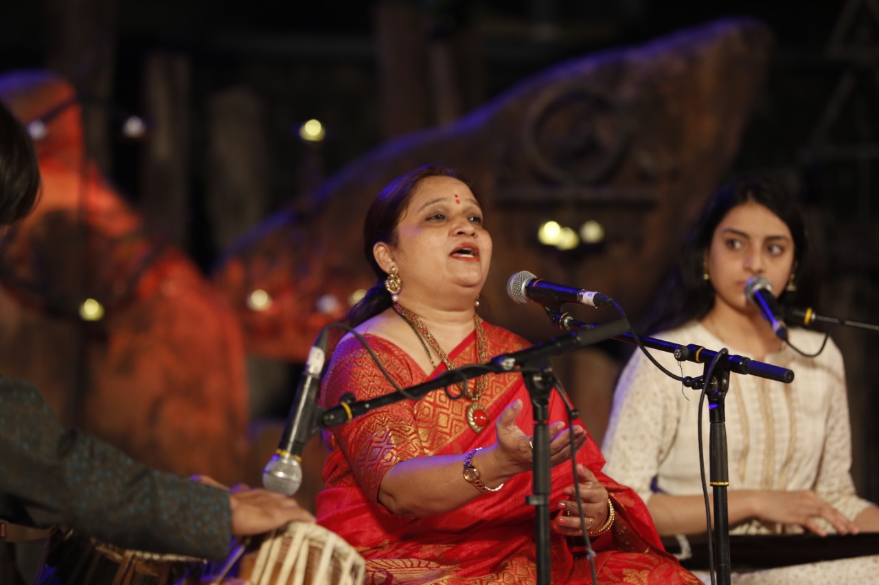 Presentation of upashaastreey gaayan and Kathak dance in tribal museum