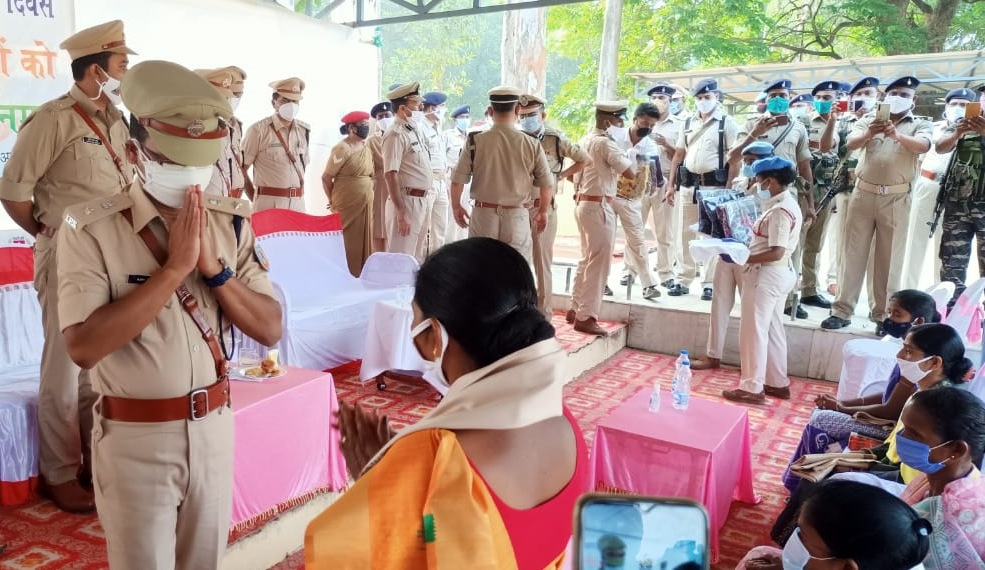 paid-tribute-to-martyr-jawan-on-police-memorial-day-in-chaibasa