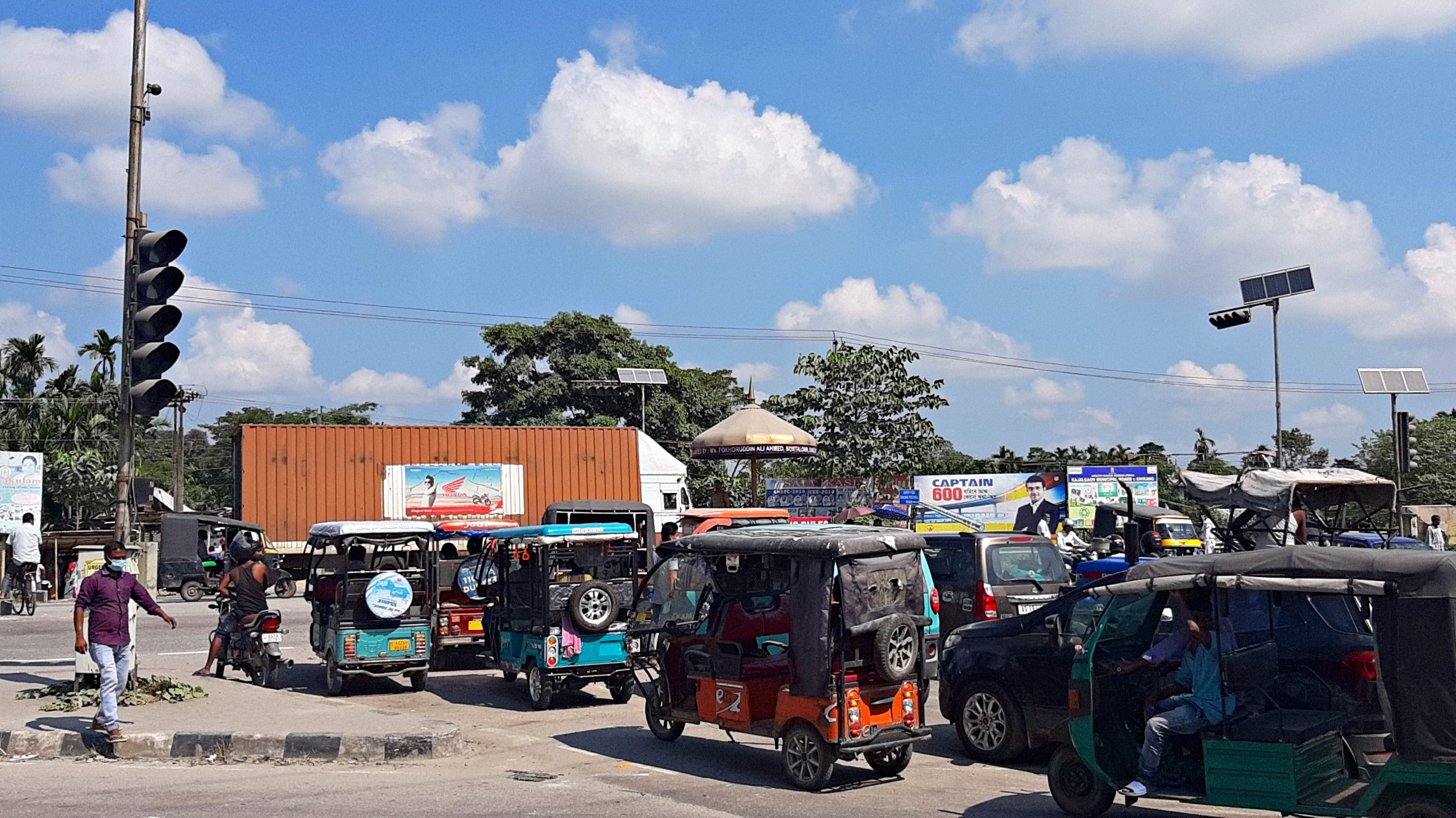 ট্ৰেফিক পইন্টত নাই ছিগনেল লাইট