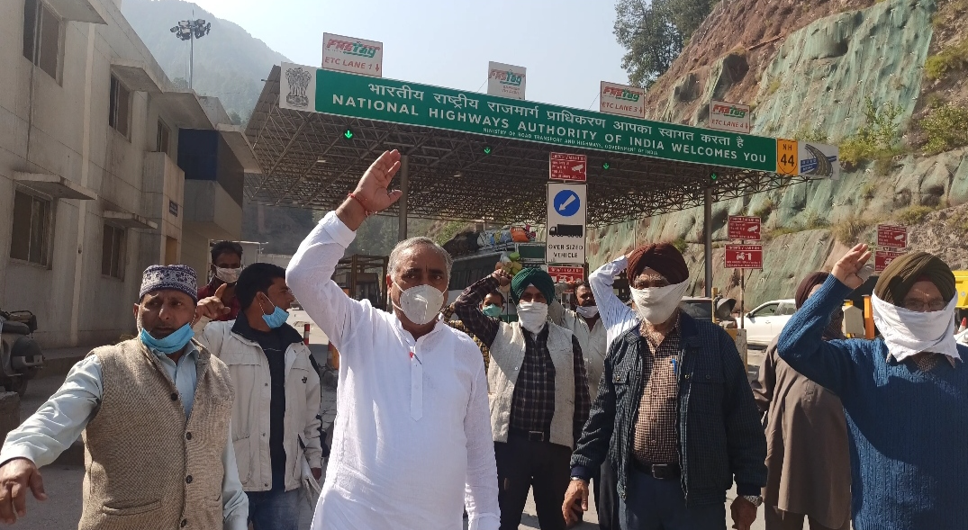 protest against national higway authority of india, at nashri tunnel,  imposing heavy toll taxes