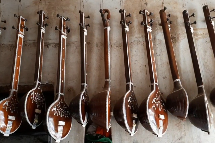 corona affected Stringed instrument business