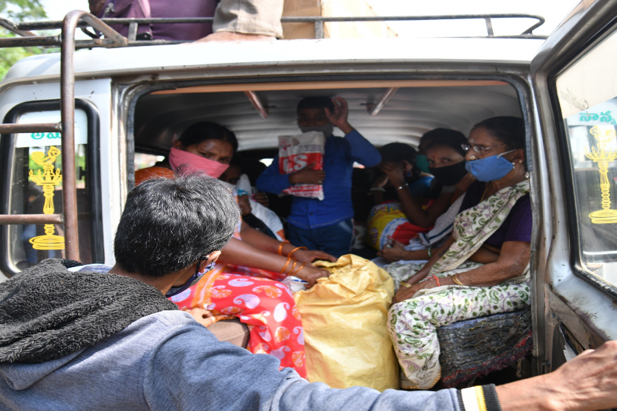 passengers rush in hyderabad busstands due to dusshera