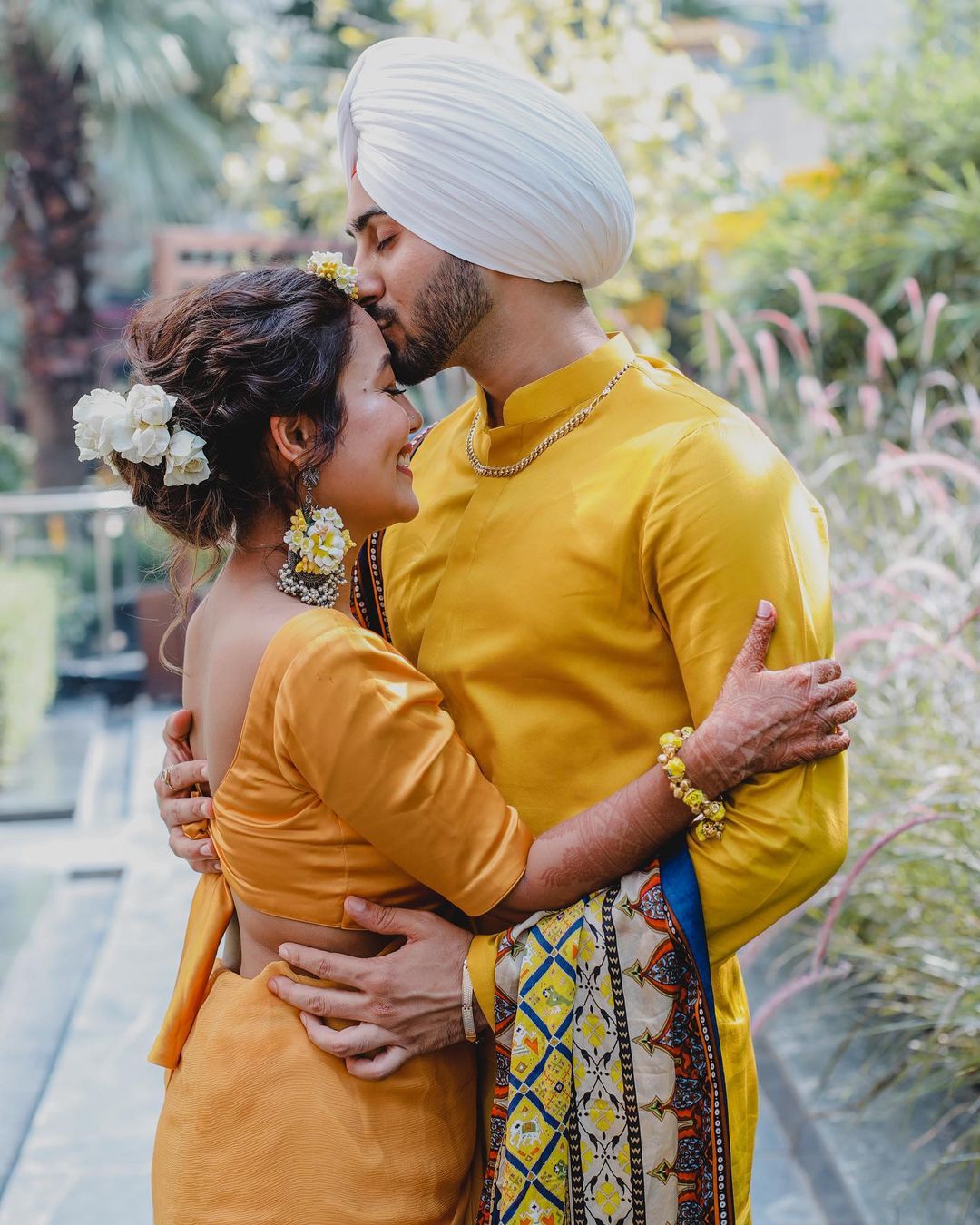 Neha and Rohanpreet Look Dreamy in Green at Mehendi Ceremony