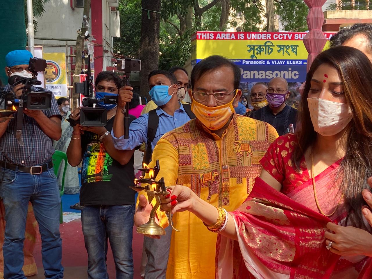 TMC MP Nusrat Jahan dances to traditional dhakis on Durga Puja Maha Ashtami