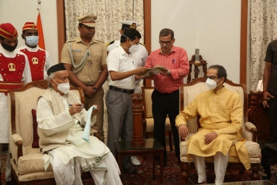 CM Thackeray submits resignation to Governor