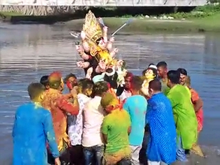 ক'ভিড প্ৰট'কলৰ মাজেৰে দৰং জিলাৰ ভিন্ন স্থানত প্ৰতিমা বিসৰ্জন