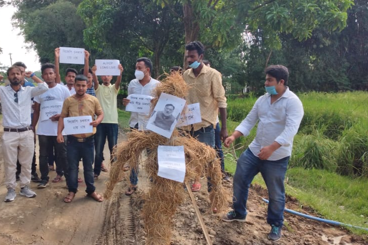 মৰাণ-সোণাৰি সংযোগী পথ শীঘ্ৰে নিৰ্মাণৰ দাবীৰে প্ৰতিবাদ সাব্যস্ত কৰে সংগঠনটোৱে