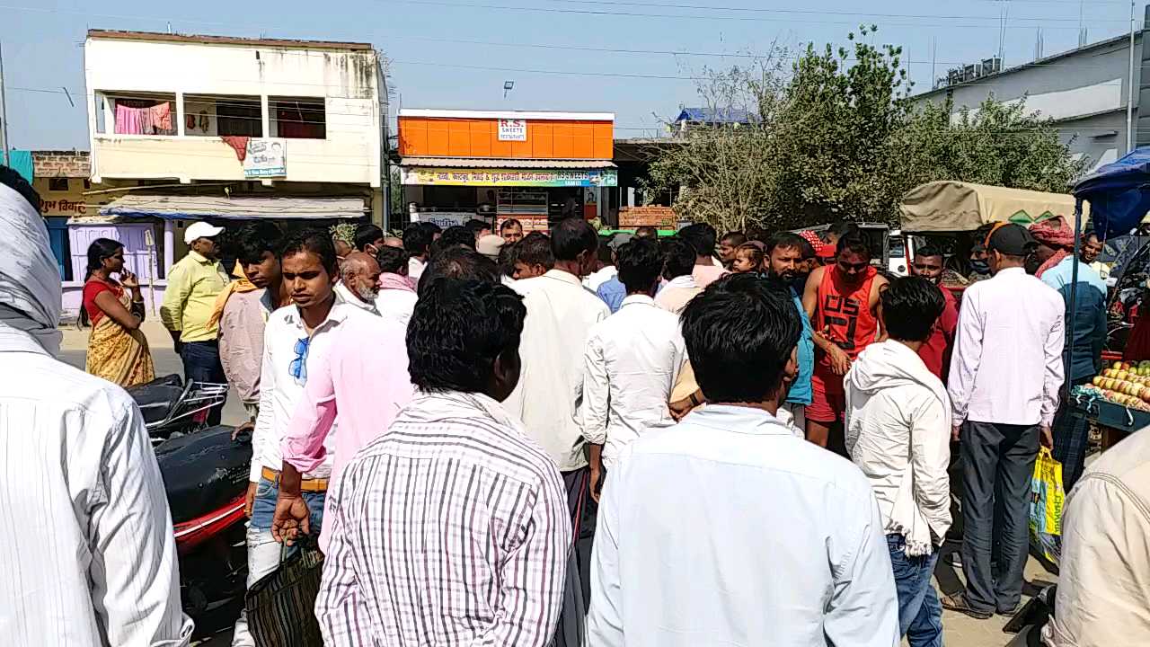 fight between two parties in mutual dispute in jamui