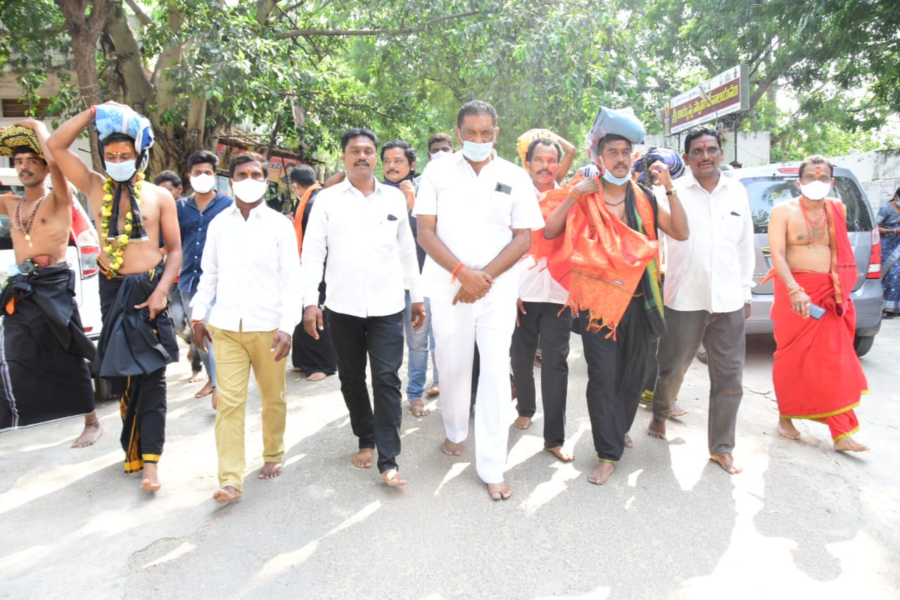 mayor sunil rao started ayyappa swami padayatra in karimnagar