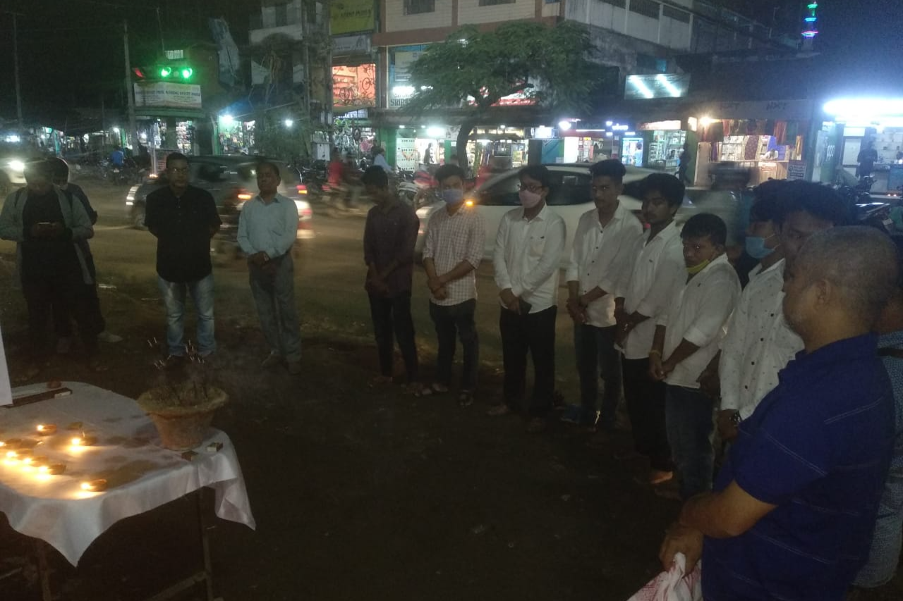 Condolence by DU AASU unit to those who died in guwahati blast