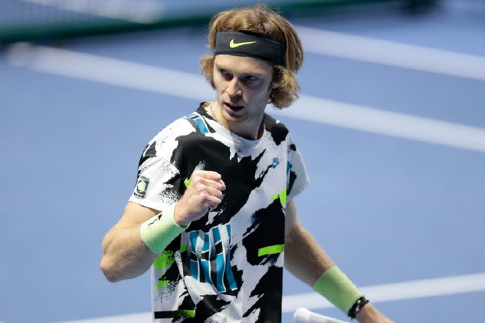 Andrey Rublev beats Lorenzo Sonego in Vienna for 5th title of season, qualifies for London