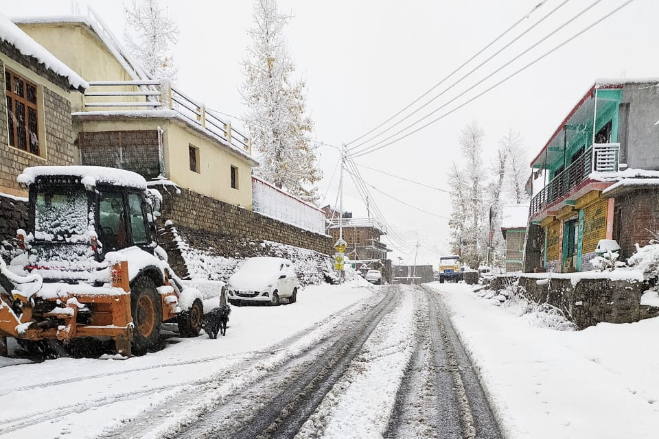 fresh snowfall in Lahaul valley