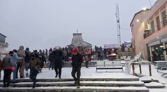 Kedarnath in Uttarakhand receives fresh snowfall