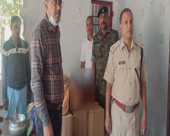 police-seized-cannabis-and-liquor-in-giridih