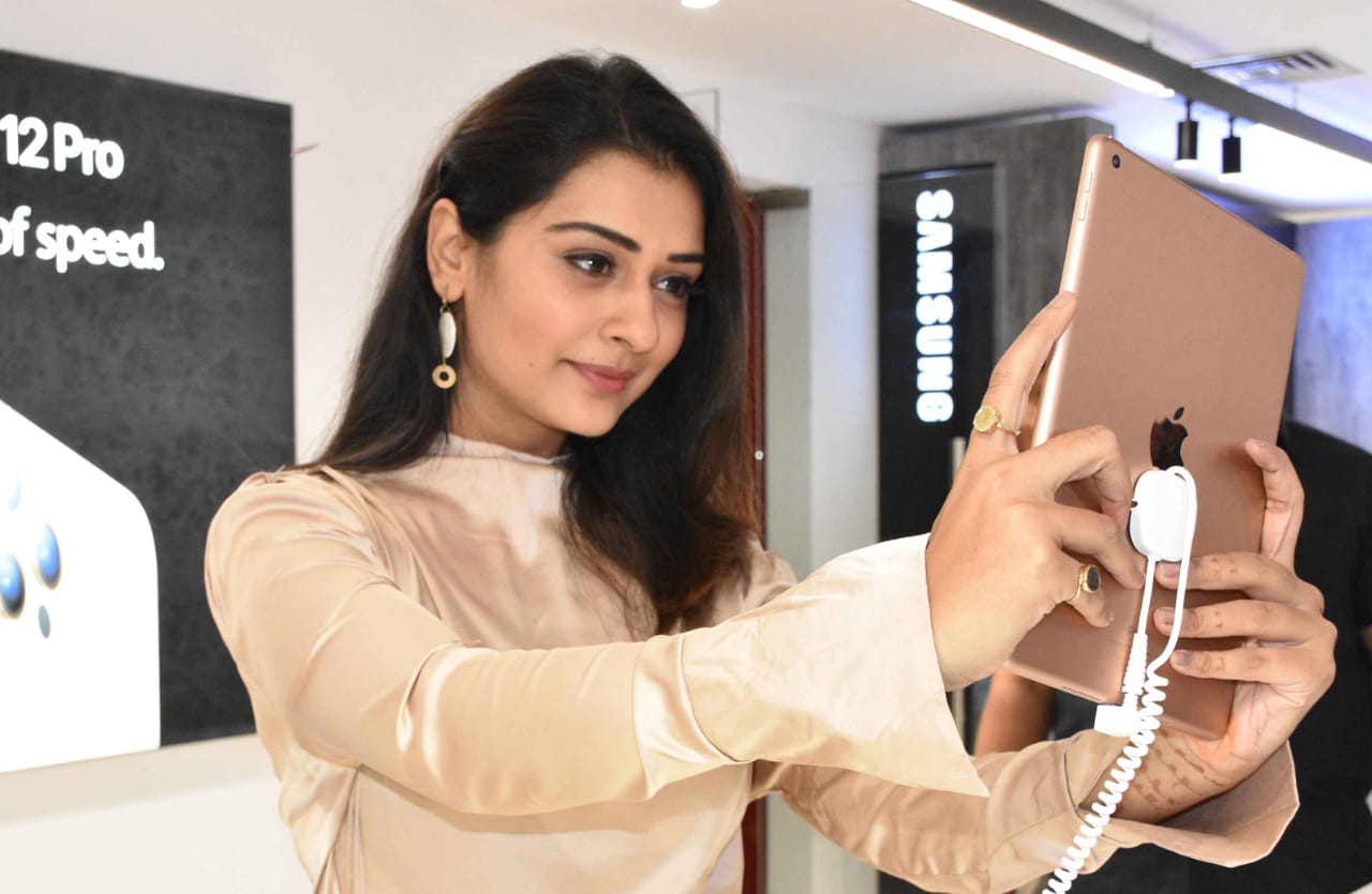 actress payal rajput inaugurated electronic showroom