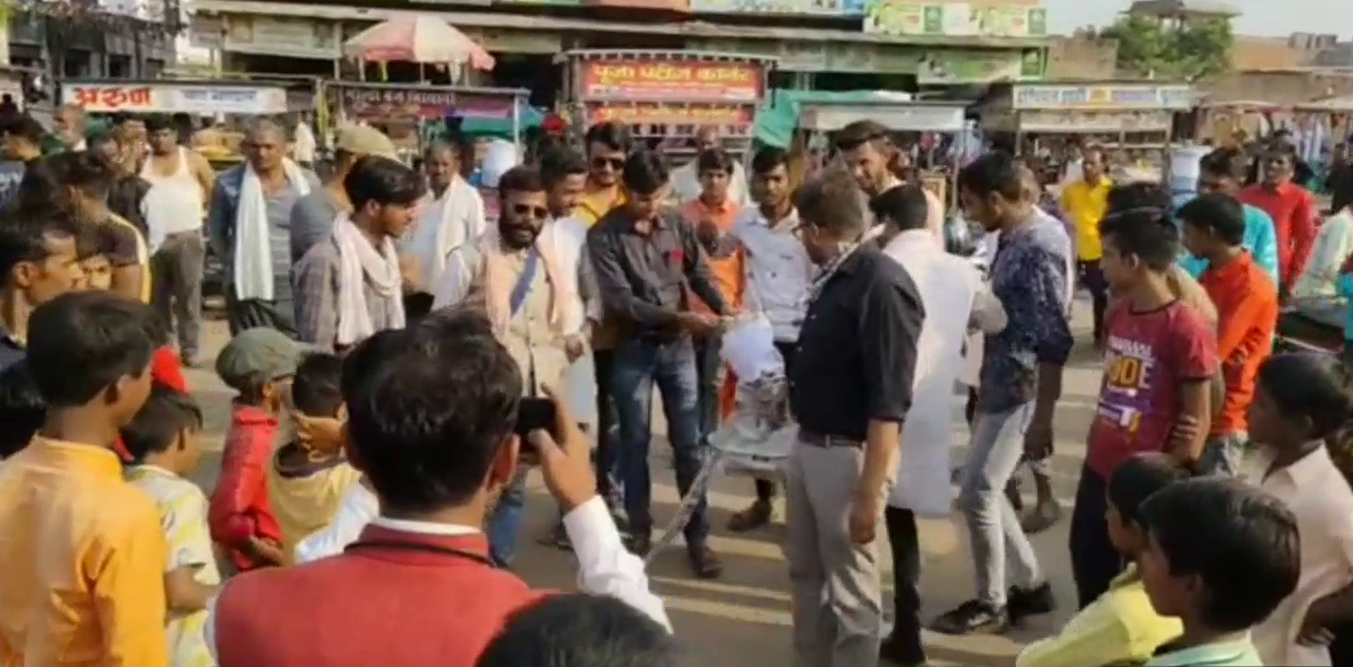 Demonstration against the dictatorial attitude of Maharashtra government